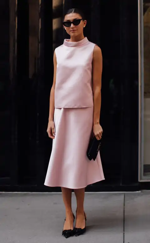 10 faldas satinadas de Zara muy elegantes que te pondrás tanto de día como de noche para looks arreglados